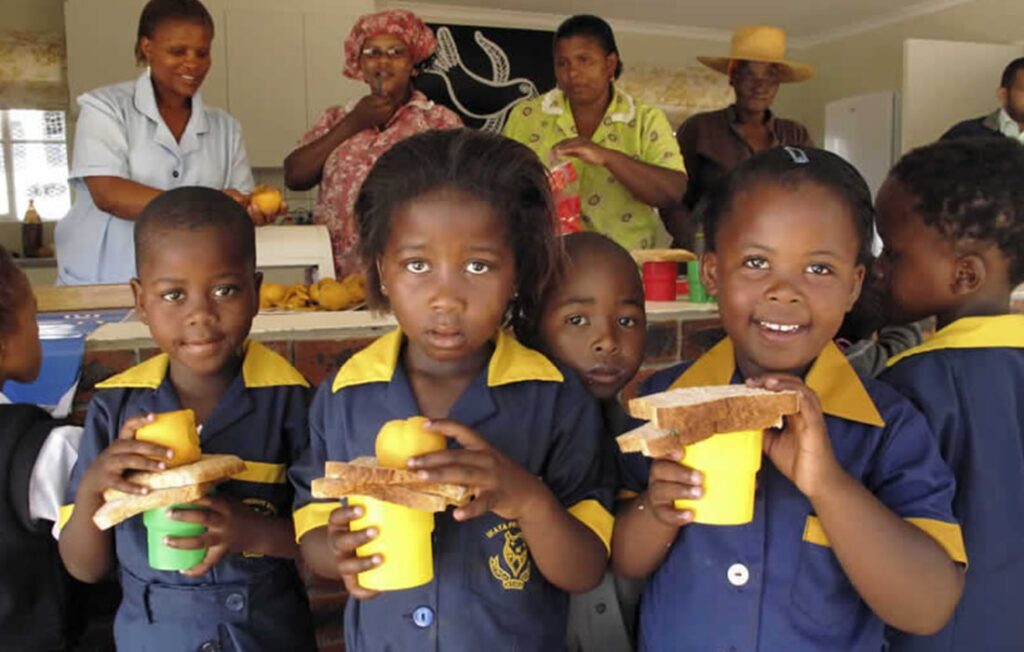 Childrens in uniform eating breakfast